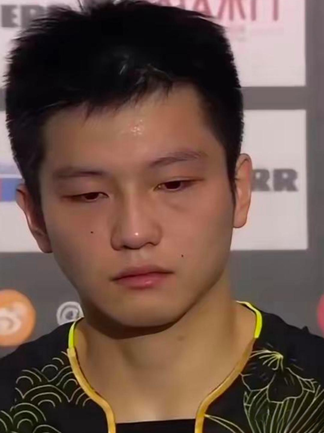 中国队险胜英格兰队,樊振东带队取胜 中国队险胜英格兰队,樊振东带队取胜