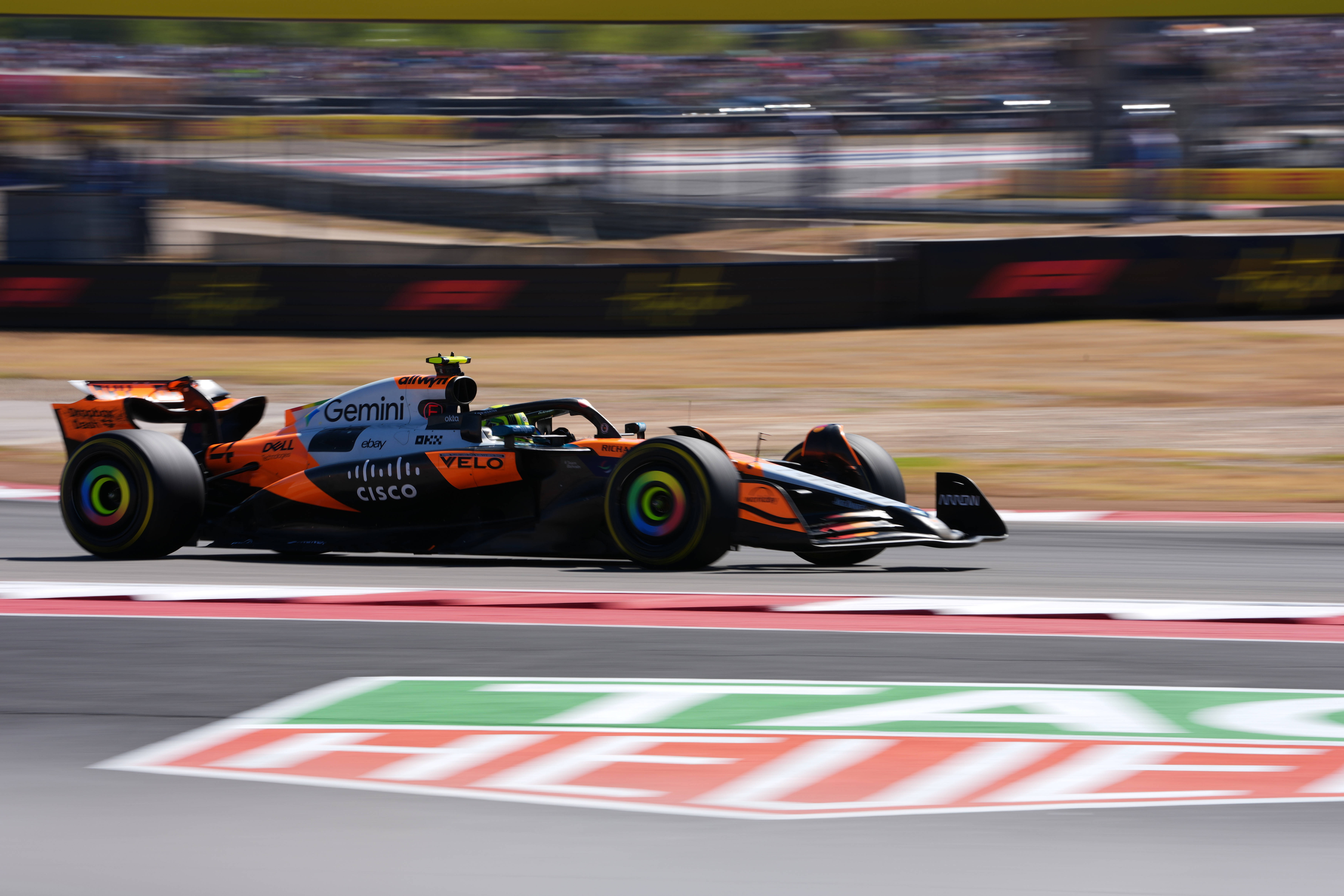 雷诺车队完胜迈凯伦,维斯塔潘带队取胜 雷诺车队完胜迈凯伦,维斯塔潘带队取胜