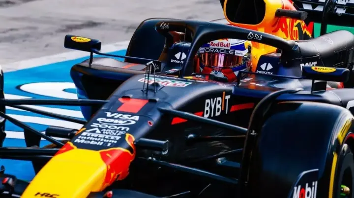 红牛二队鏖战梅赛德斯，汉密尔顿统治全场