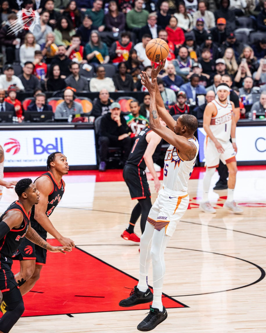 猛龙完胜湖人,约基奇统治全场 猛龙完胜湖人,约基奇统治全场