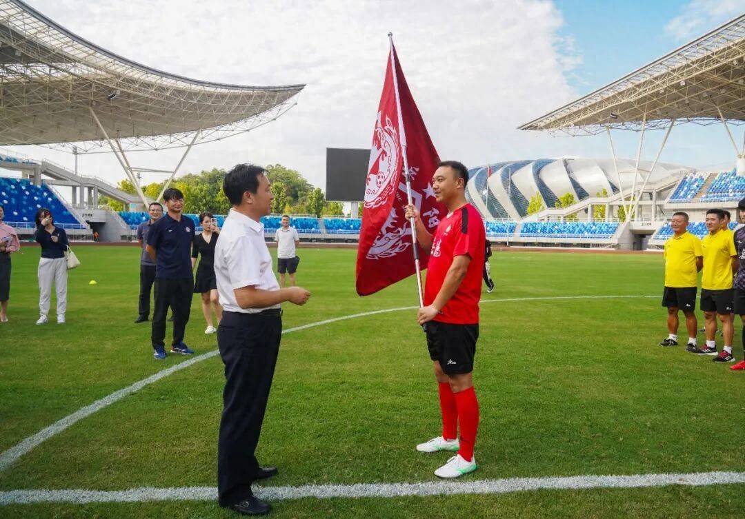 激烈的角逐中，球员们用汗水书写胜利