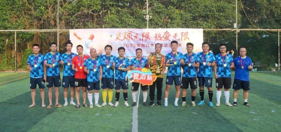 激烈的角逐中，球员们用汗水书写胜利